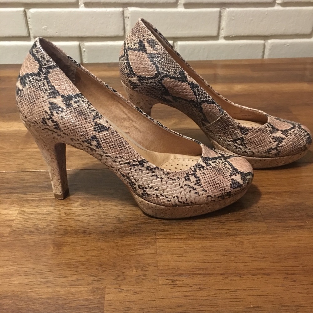 Nurture “Kira” Snakeskin Platform Cork Pumps Sz 7
